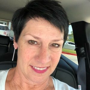 Meet your Posher, Debra